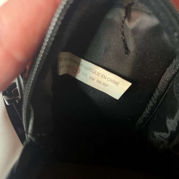 Lowepro Z5 Camera Pouch Carrying Case Black/Burgundy Great Pre-Owned Condition - Picture 6 of 11